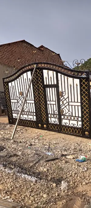 Photo - Modern Sliding Gate (4)