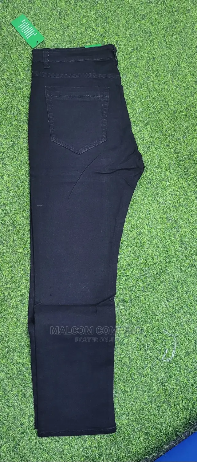 Men Plain Black Jeans Extra