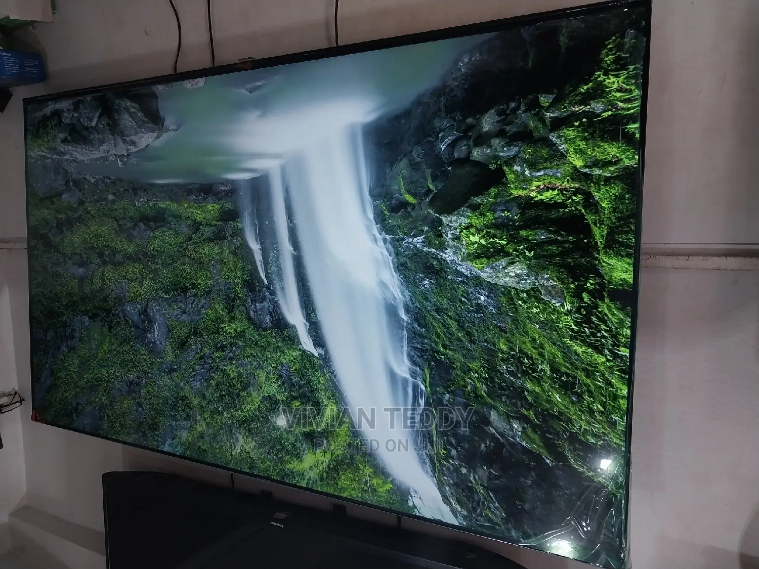 Superslim 70" Led LG TV Flat Screen Smart Uhd