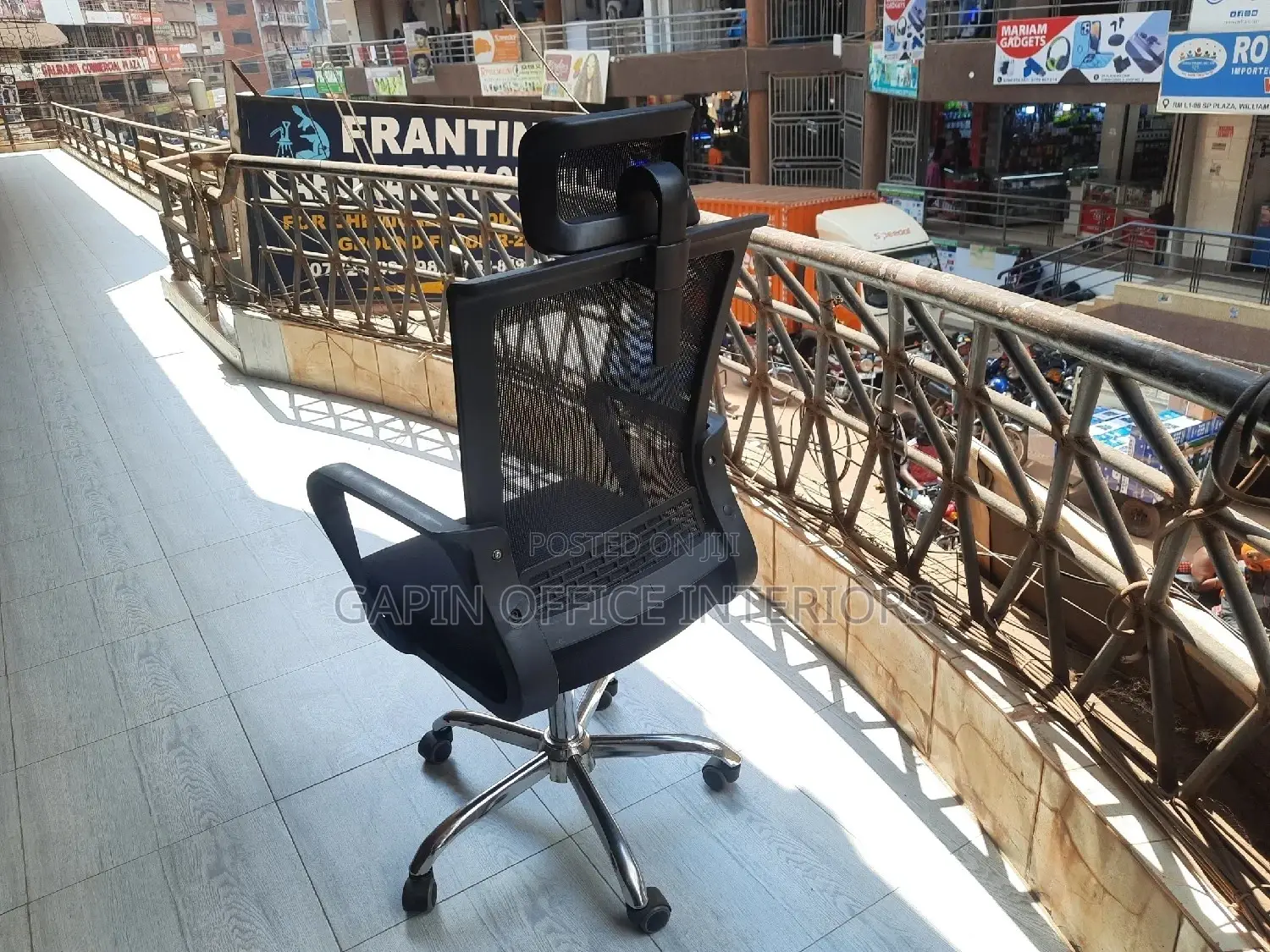 Meshed Office Chair With Headrest