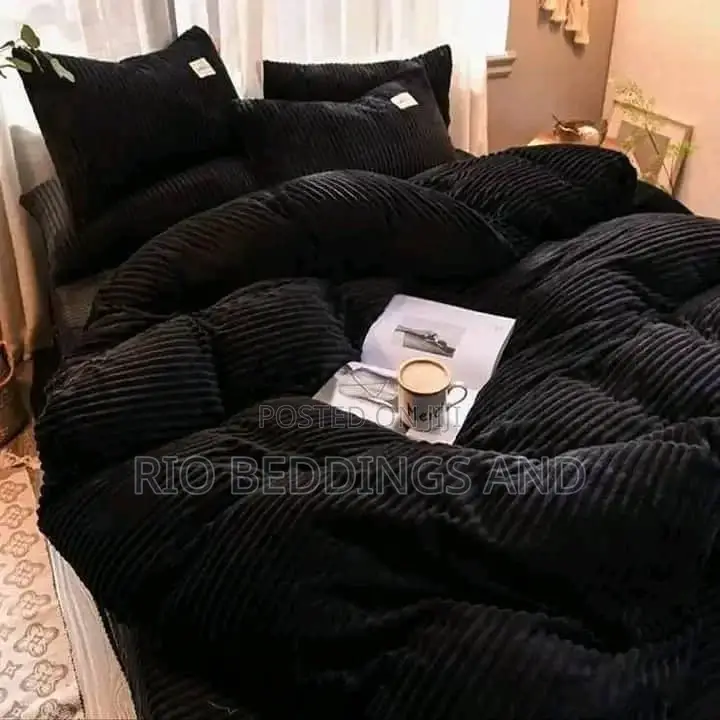 Duvet Cover With Four Pieces