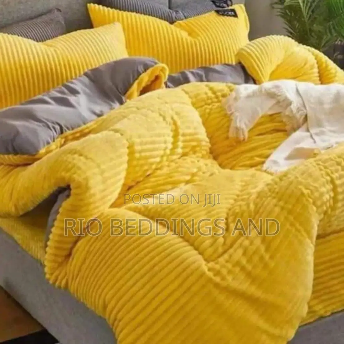 Duvet Cover With Four Pieces