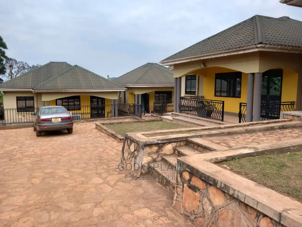 2bdrm Bungalow in Mutundwe Heights, Division A for rent