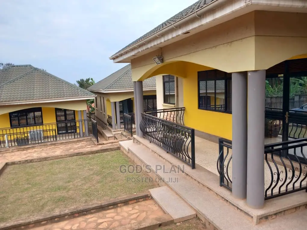 2bdrm Bungalow in Mutundwe Heights, Division A for rent