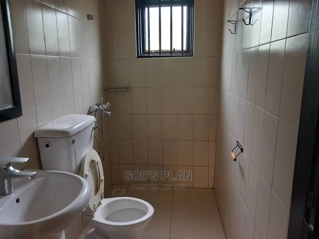 2bdrm Bungalow in Mutundwe Heights, Division A for rent