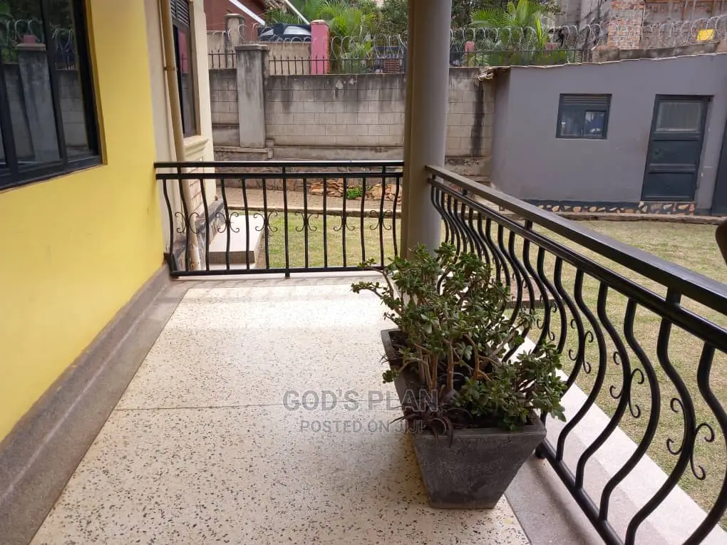 2bdrm Bungalow in Mutundwe Heights, Division A for rent