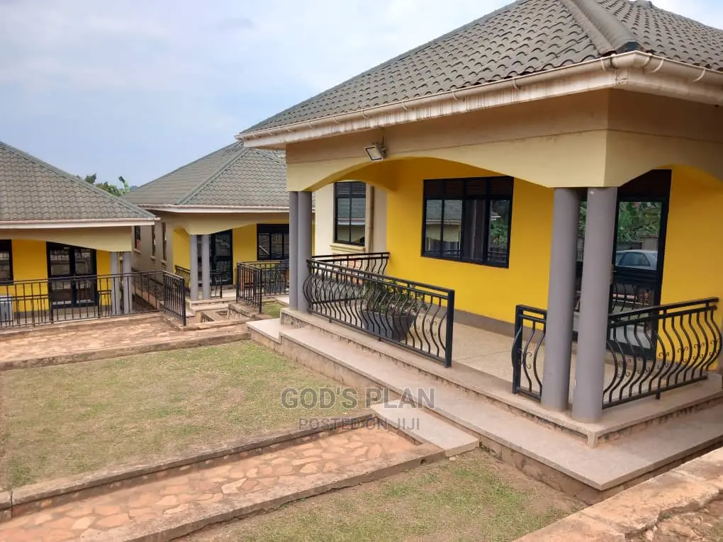 2bdrm Bungalow in Mutundwe Heights, Division A for rent
