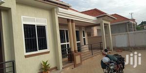 Kiira Kito Tarmack Close Pretty Home on Sell
