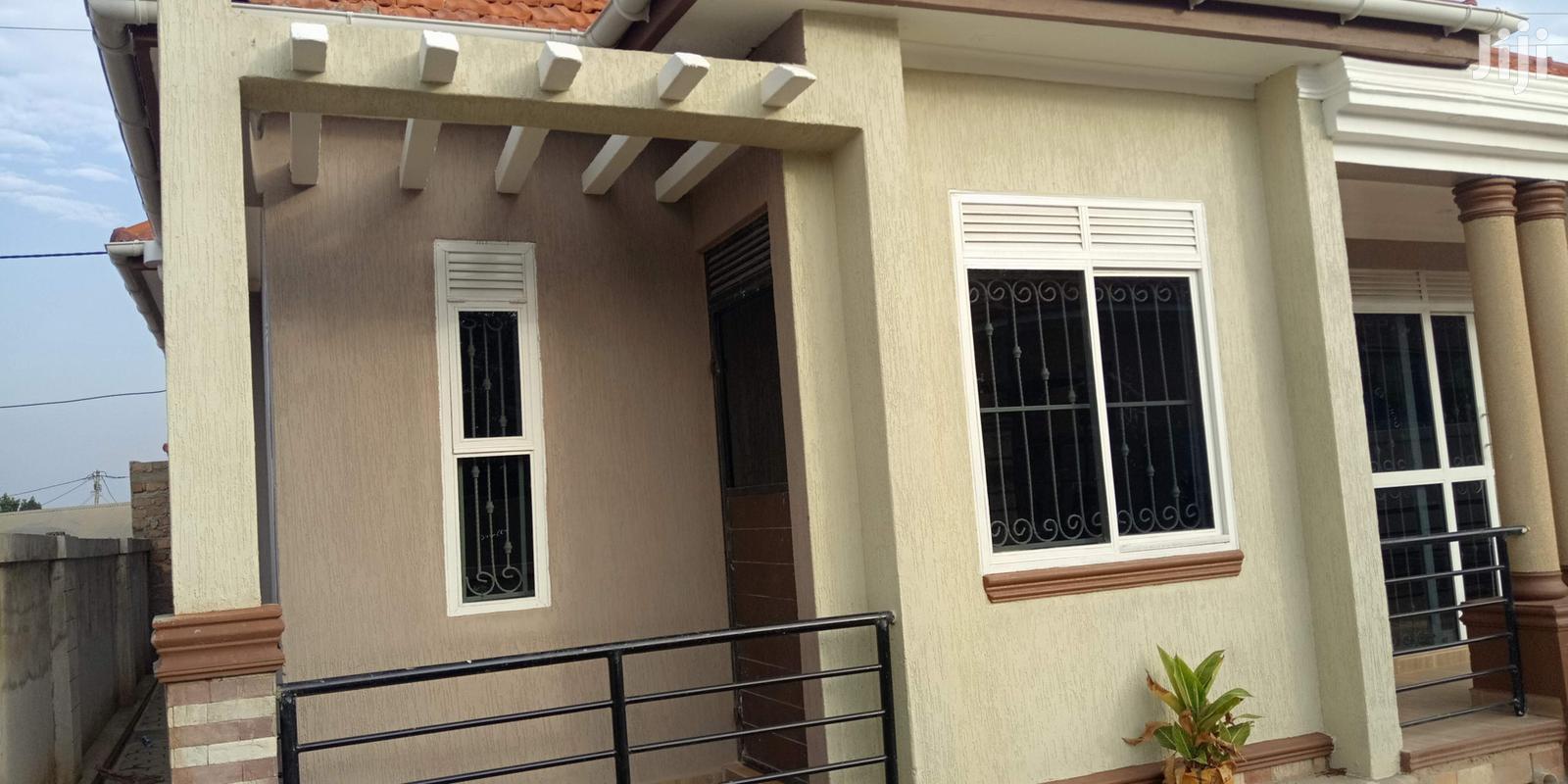Kiira Kito Tarmack Close Pretty Home on Sell