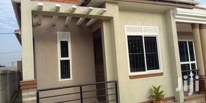 Kiira Kito Tarmack Close Pretty Home on Sell
