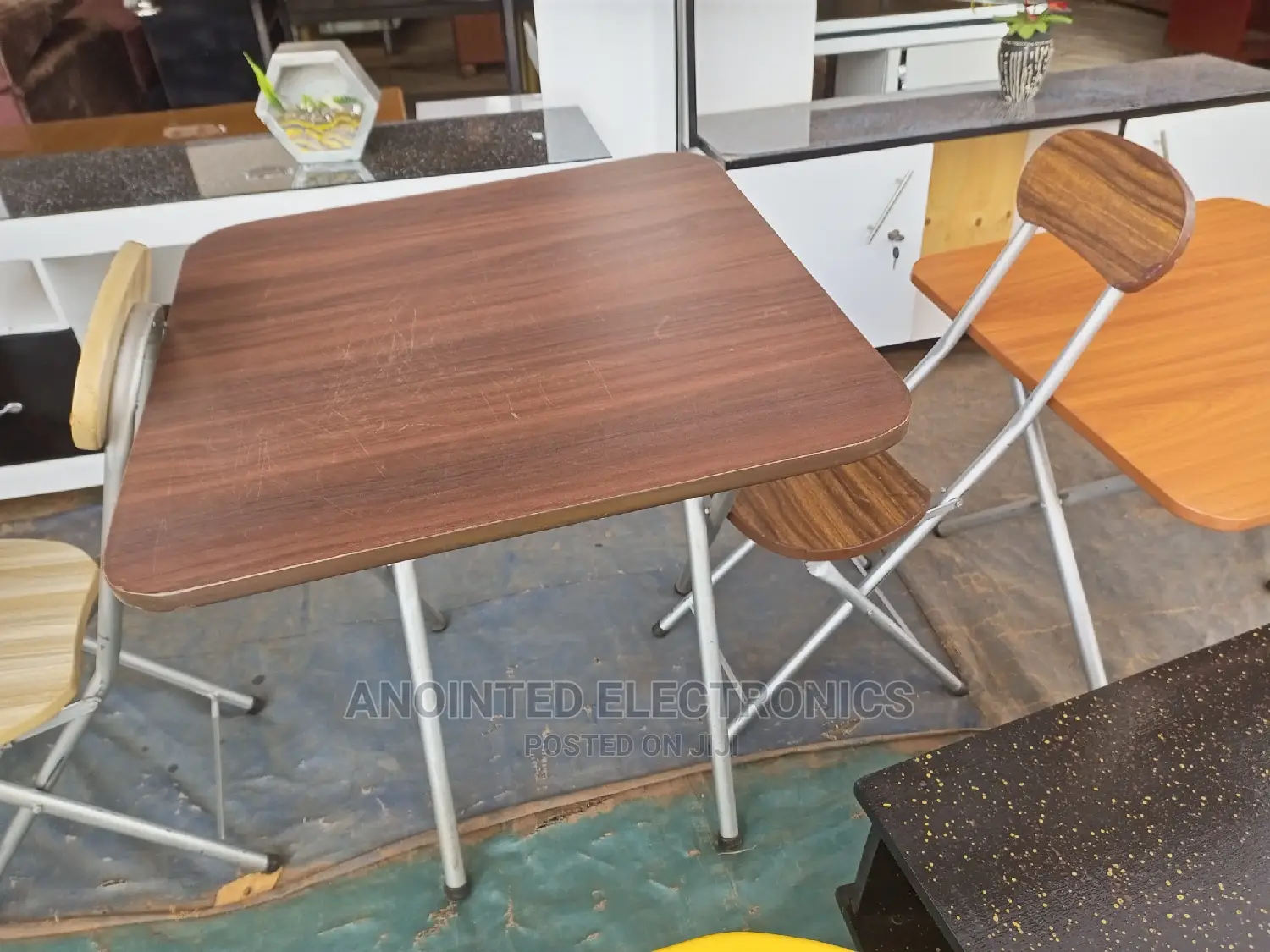 Foldable Reading Table