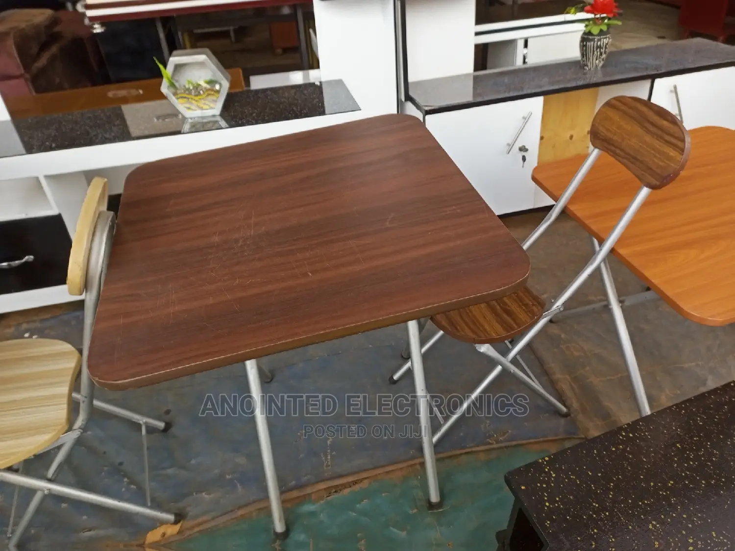 Foldable Reading Table