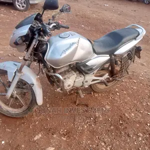 TVS Apache 180 RTR 2021 White
