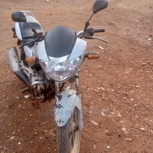 TVS Apache 180 RTR 2021 White