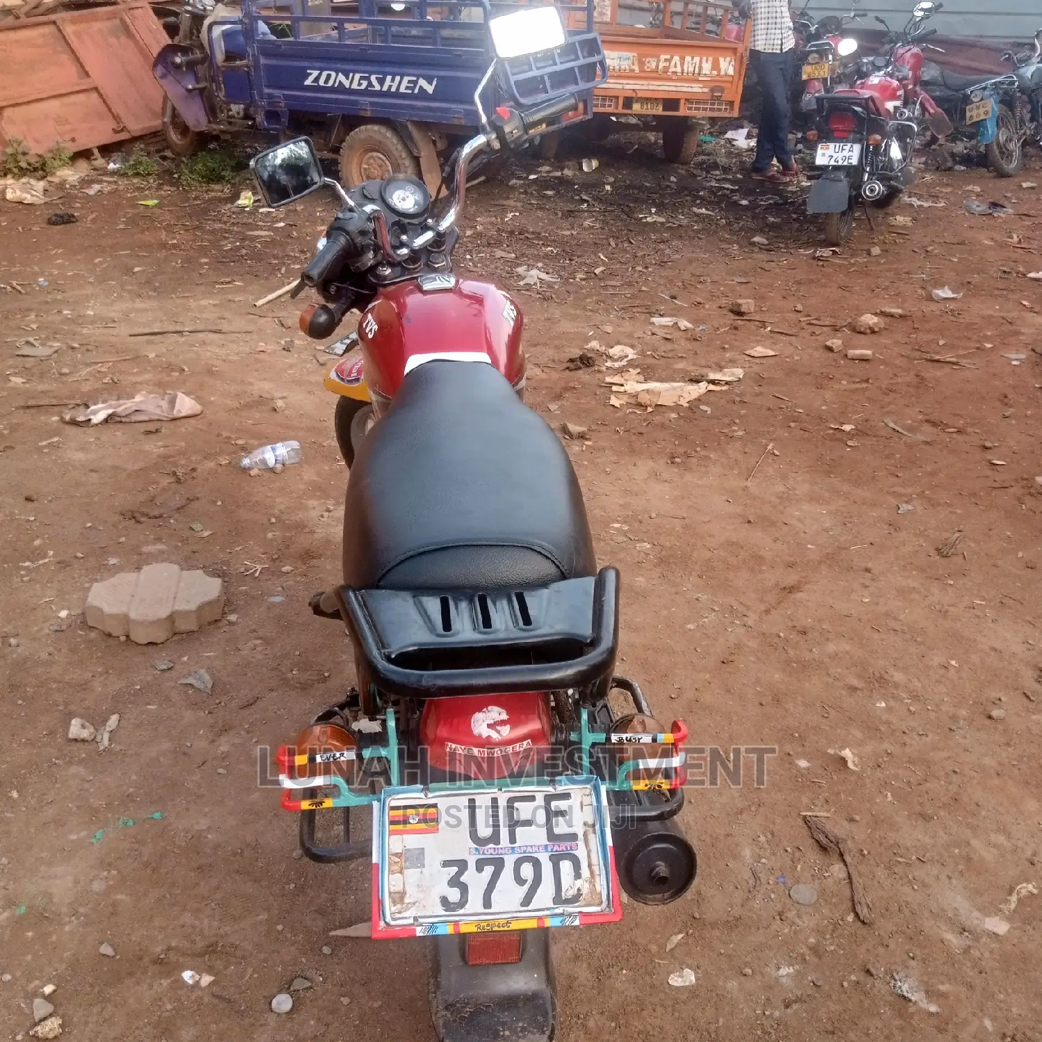 TVS HLX 125 2022 Red