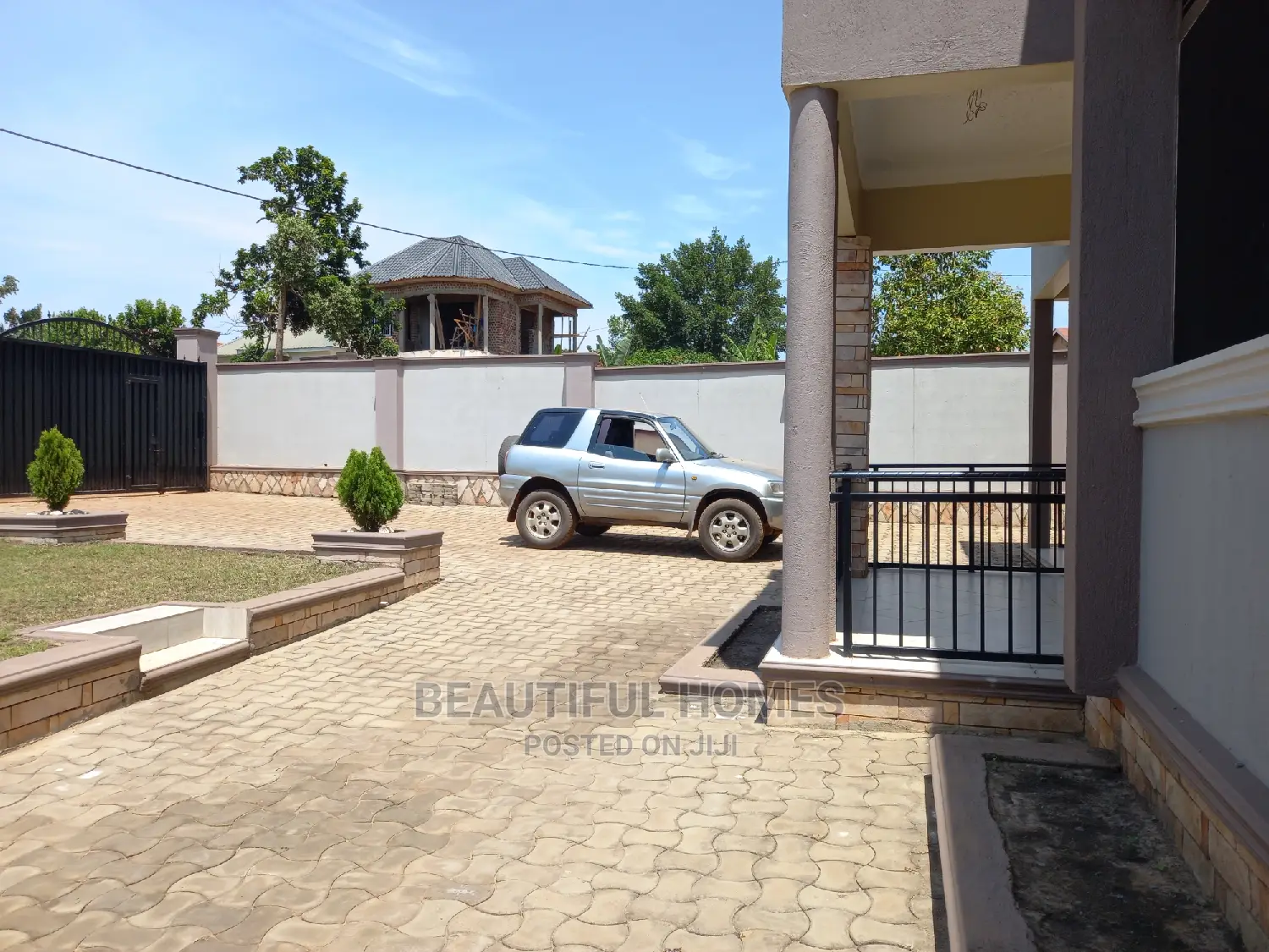 Furnished 4bdrm House in Kira for sale