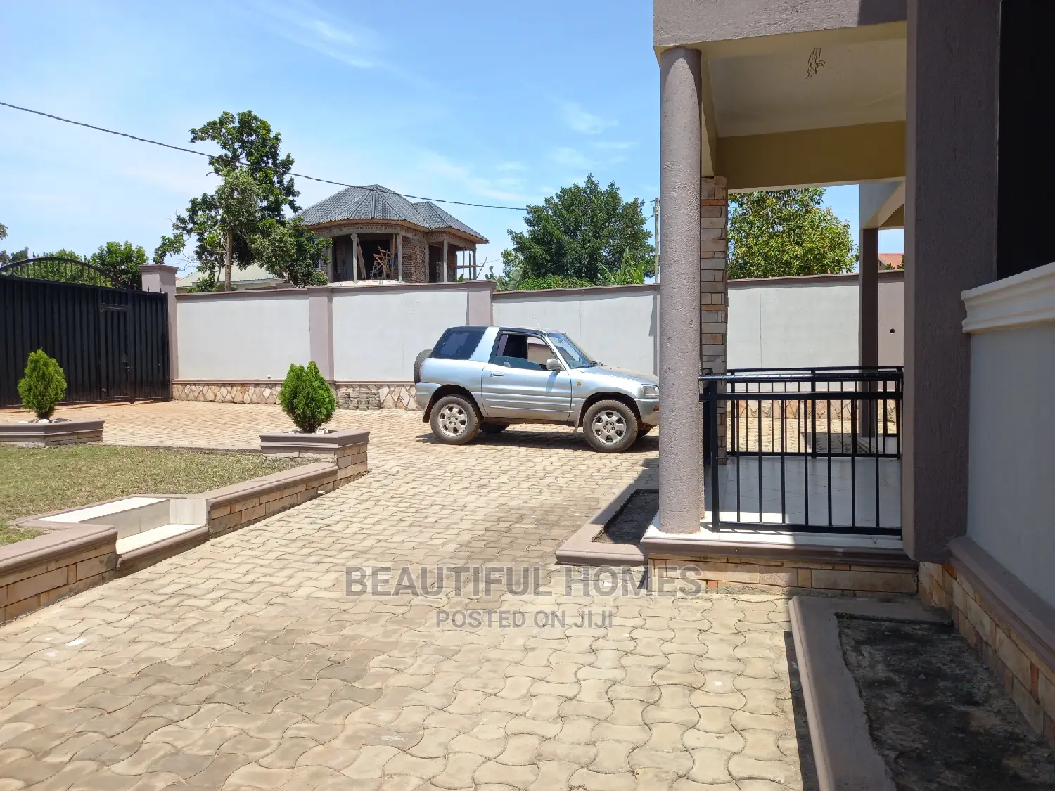 Furnished 4bdrm House in Kira for sale