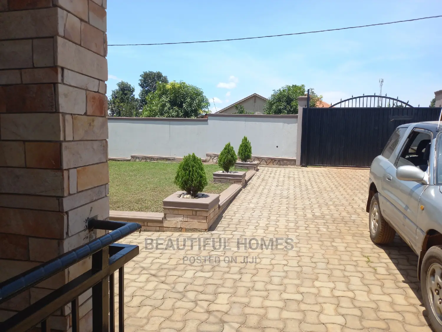 Furnished 4bdrm Bungalow in Kira for sale