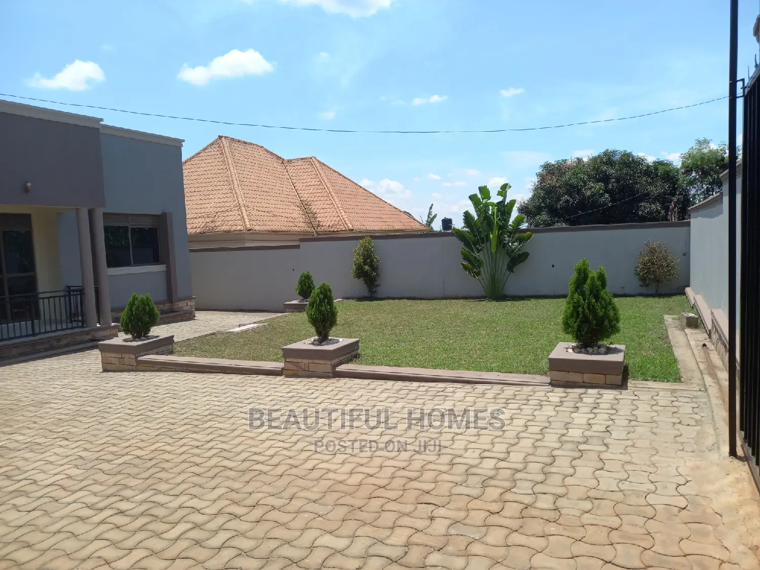 Furnished 4bdrm Bungalow in Kira for sale