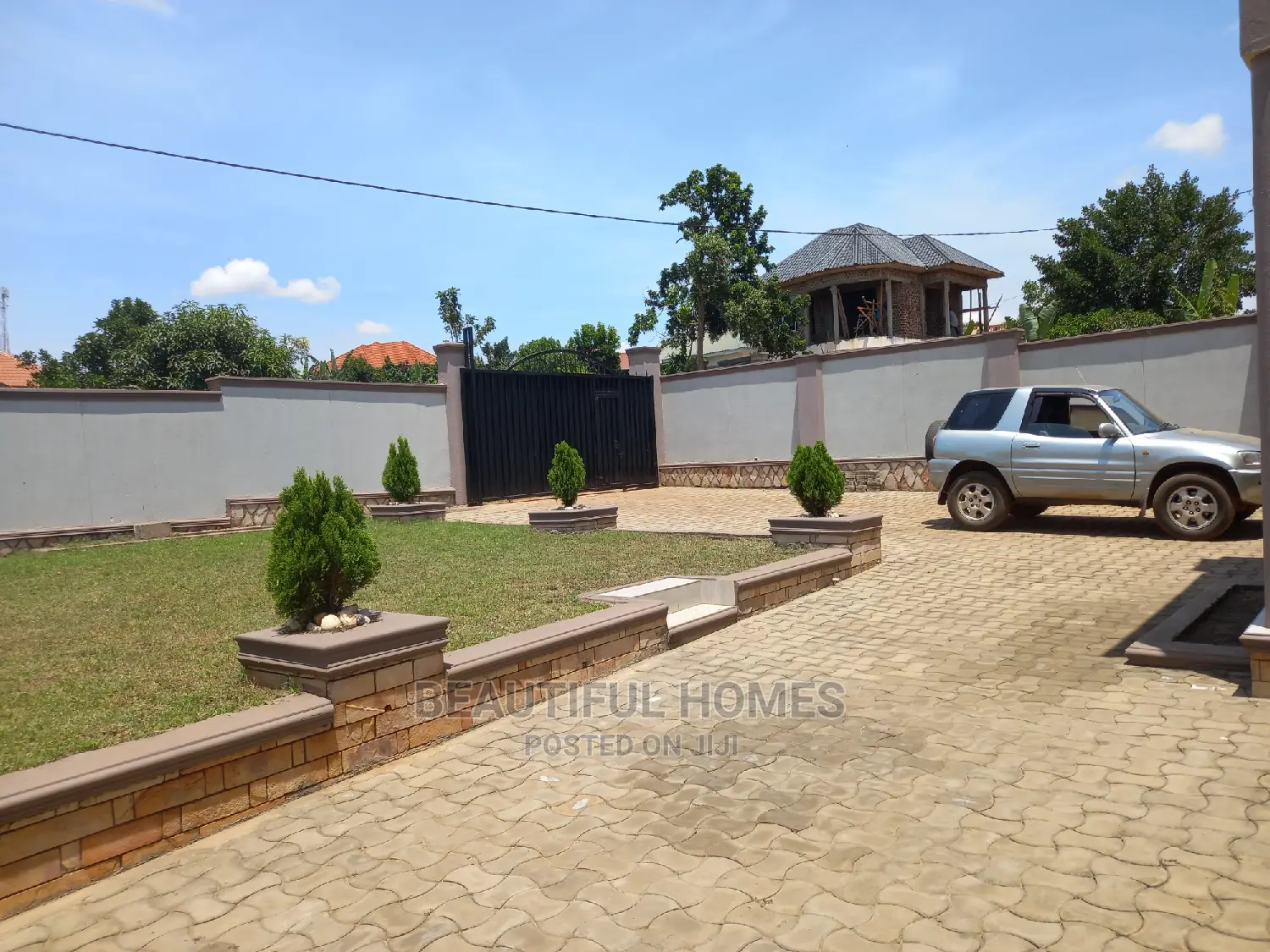 Furnished 4bdrm Bungalow in Kira for sale