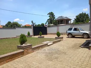 Furnished 4bdrm Bungalow in Kira for sale