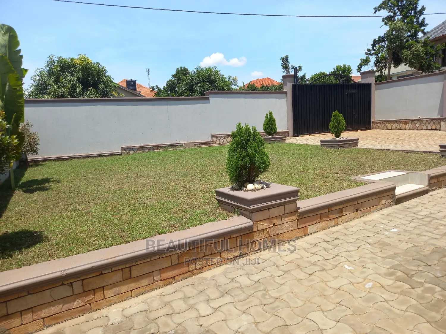 Furnished 4bdrm Bungalow in Kira for sale