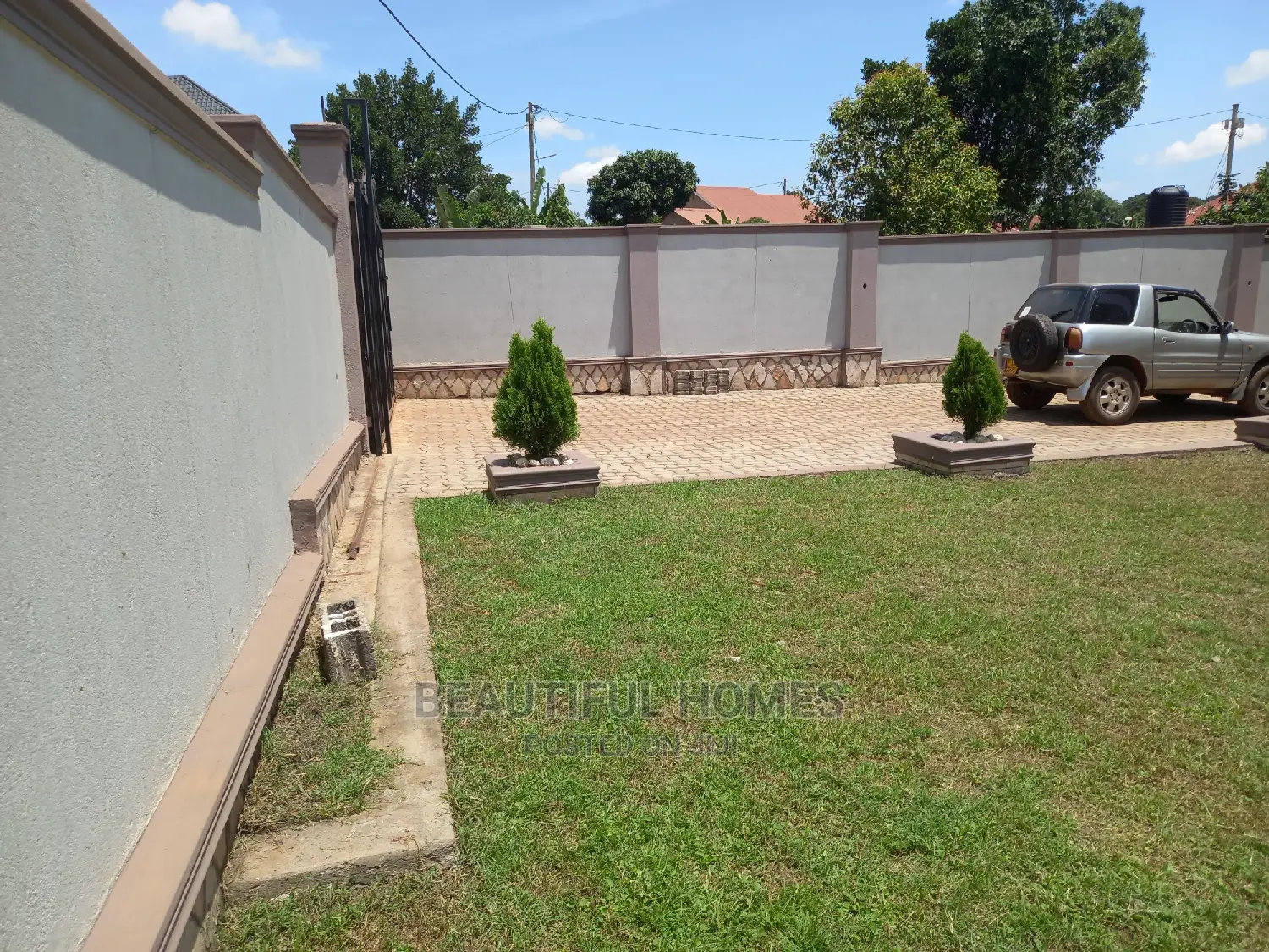 Furnished 4bdrm Bungalow in Kira for sale