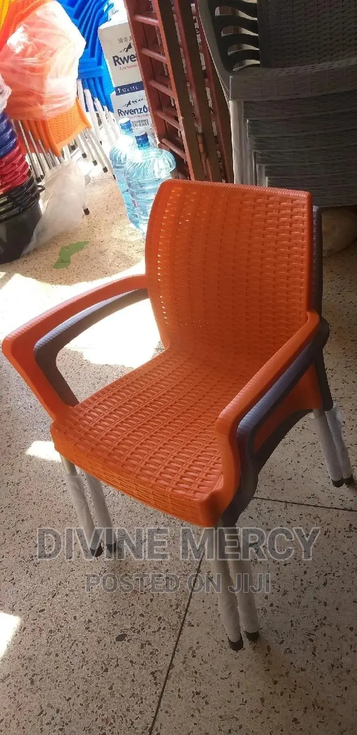 Vip Armed Chair With Steel Legs