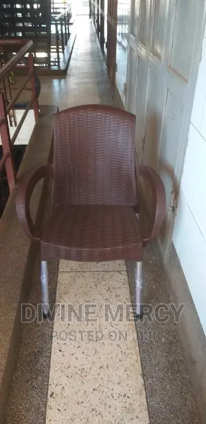 Vip Armed Chair With Steel Legs