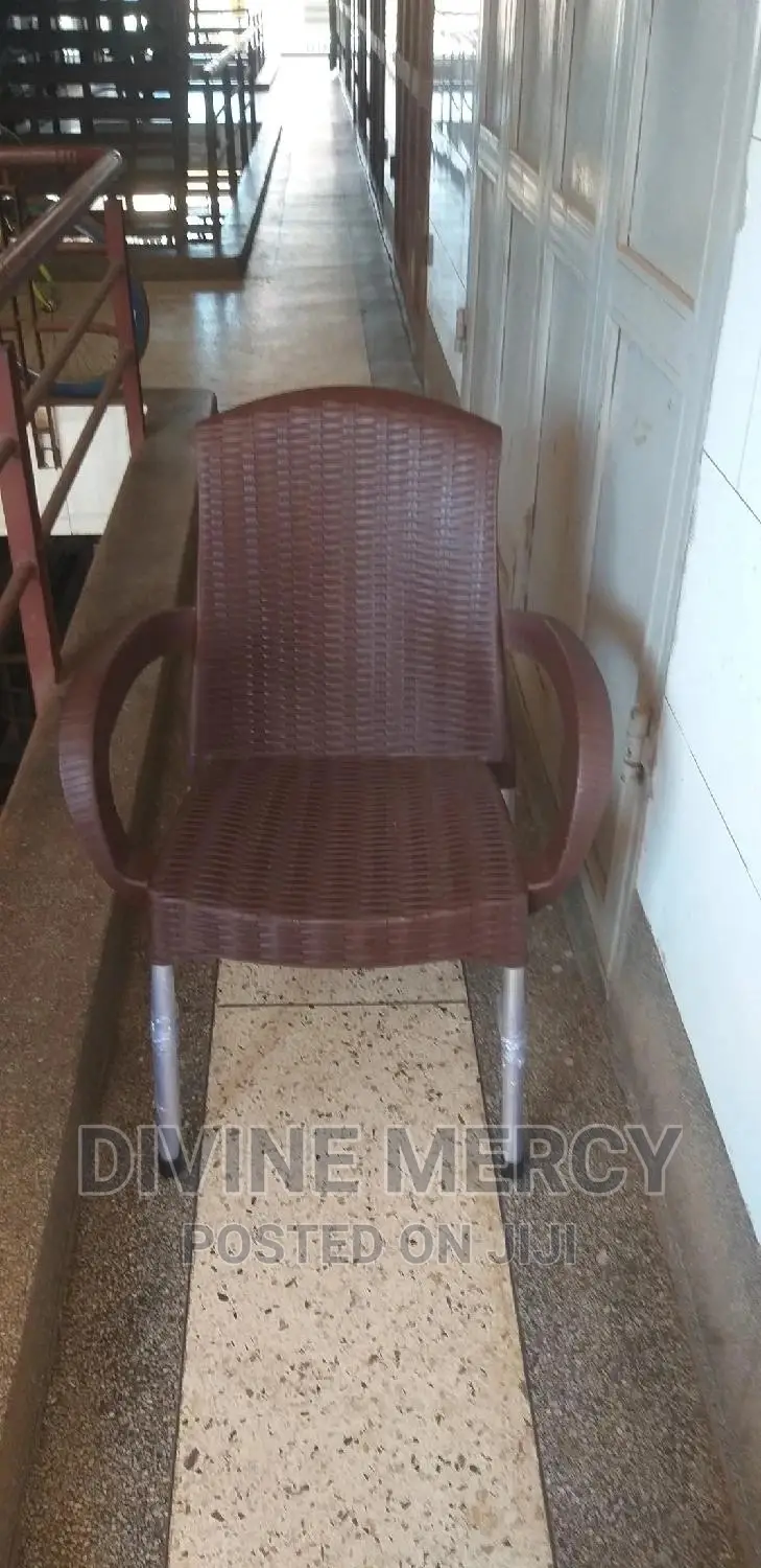 Vip Armed Chair With Steel Legs