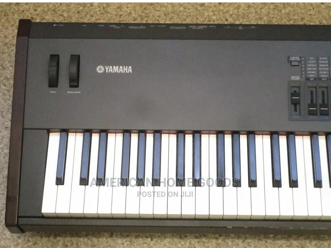 Yamaha S90 88 Key Profesional Keyboard Synthesizer, MIDI/USB