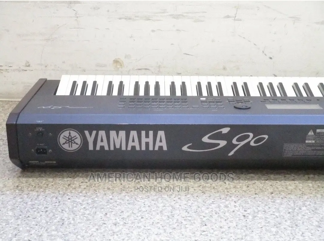 Yamaha S90 88 Key Profesional Keyboard Synthesizer, MIDI/USB