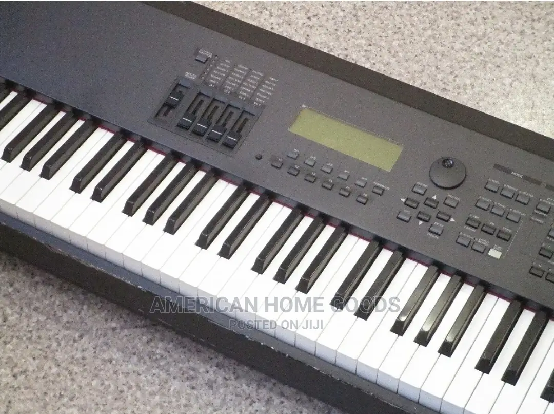 Yamaha S90 88 Key Profesional Keyboard Synthesizer, MIDI/USB