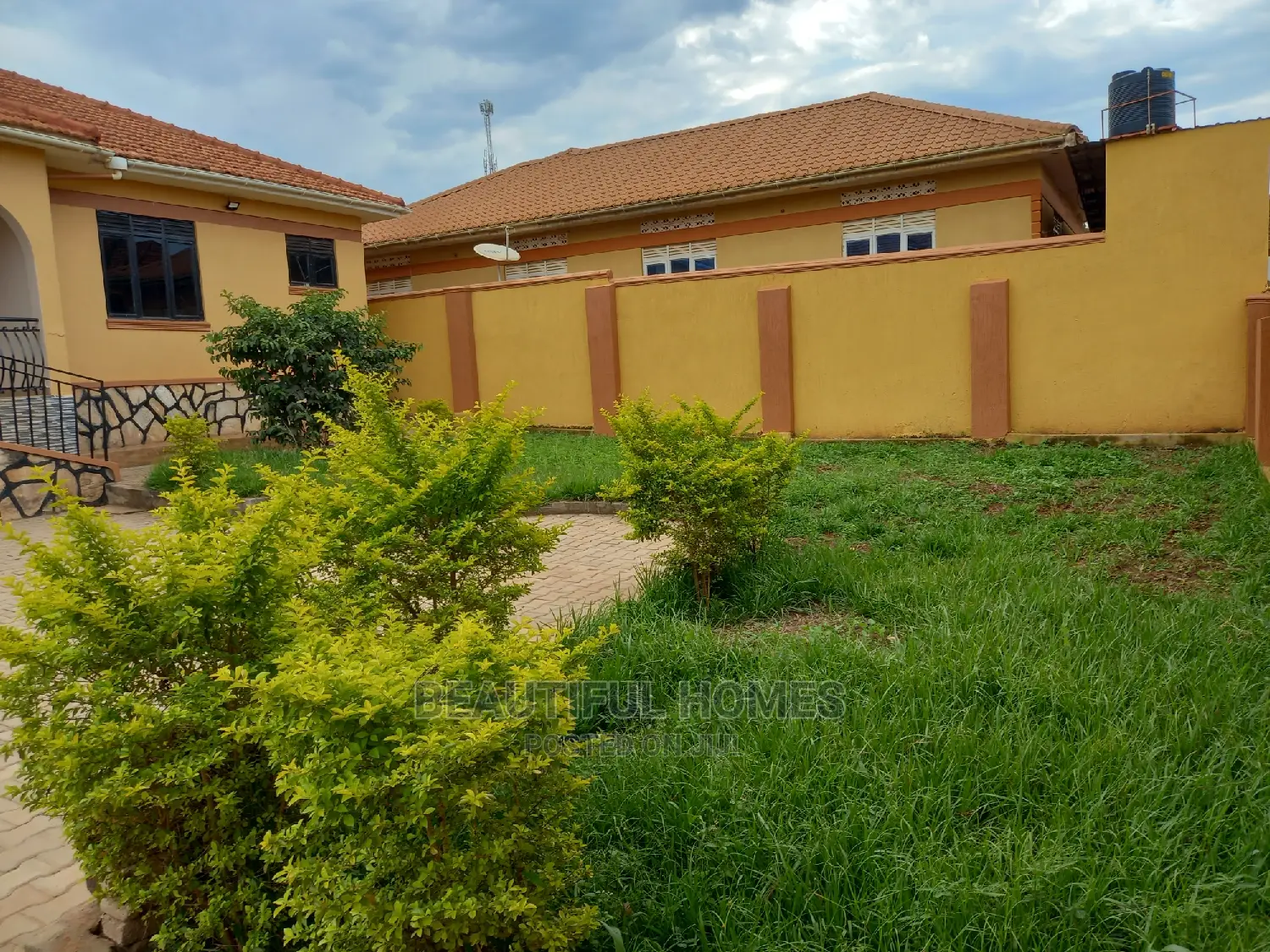 Furnished 5bdrm Duplex in Kira for sale