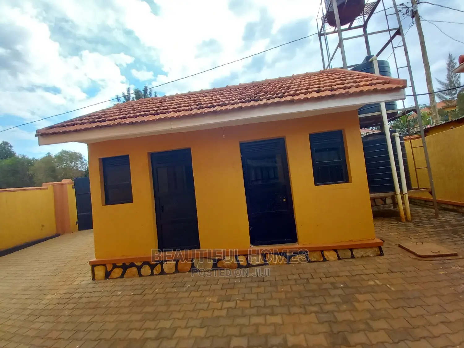 Furnished 5bdrm Duplex in Kira for sale