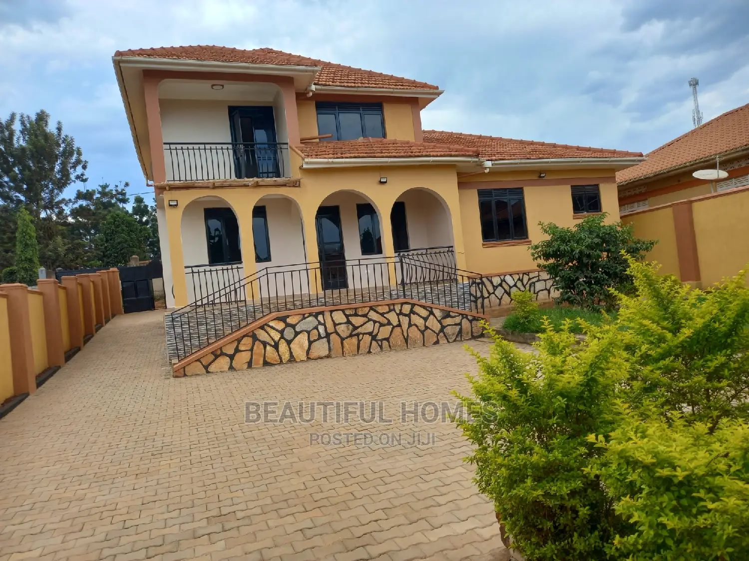 Furnished 5bdrm House in Kira for sale