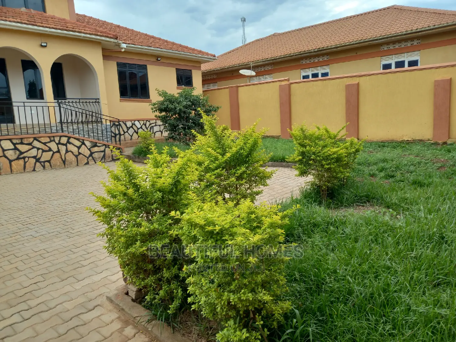 Furnished 5bdrm House in Kira for sale