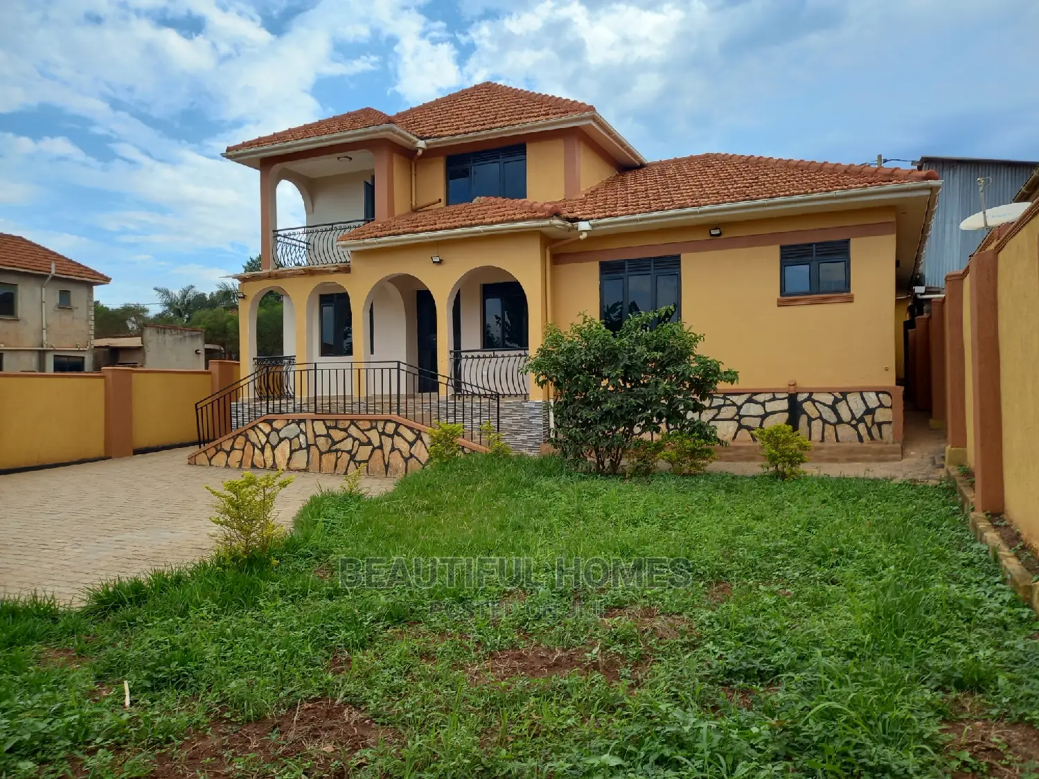 Furnished 5bdrm House in Kira for sale