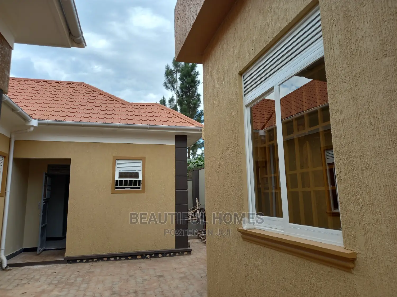 Furnished 4bdrm Bungalow in Kira for sale
