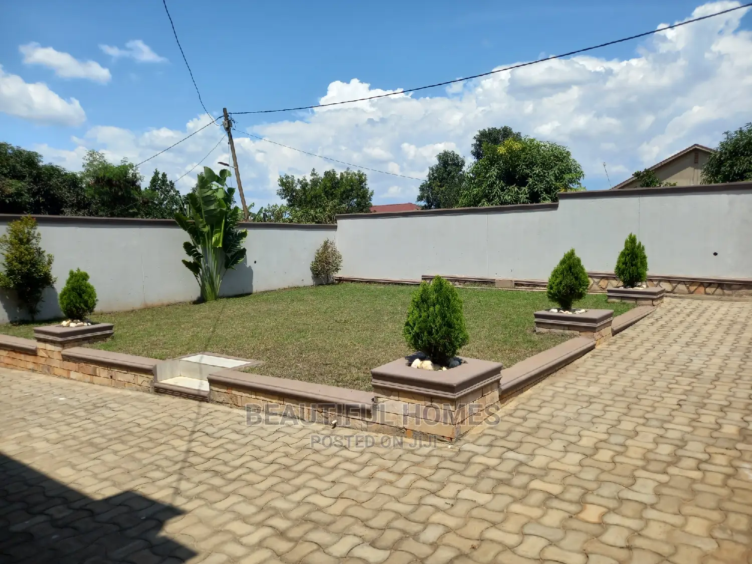 Furnished 4bdrm House in Kira for sale