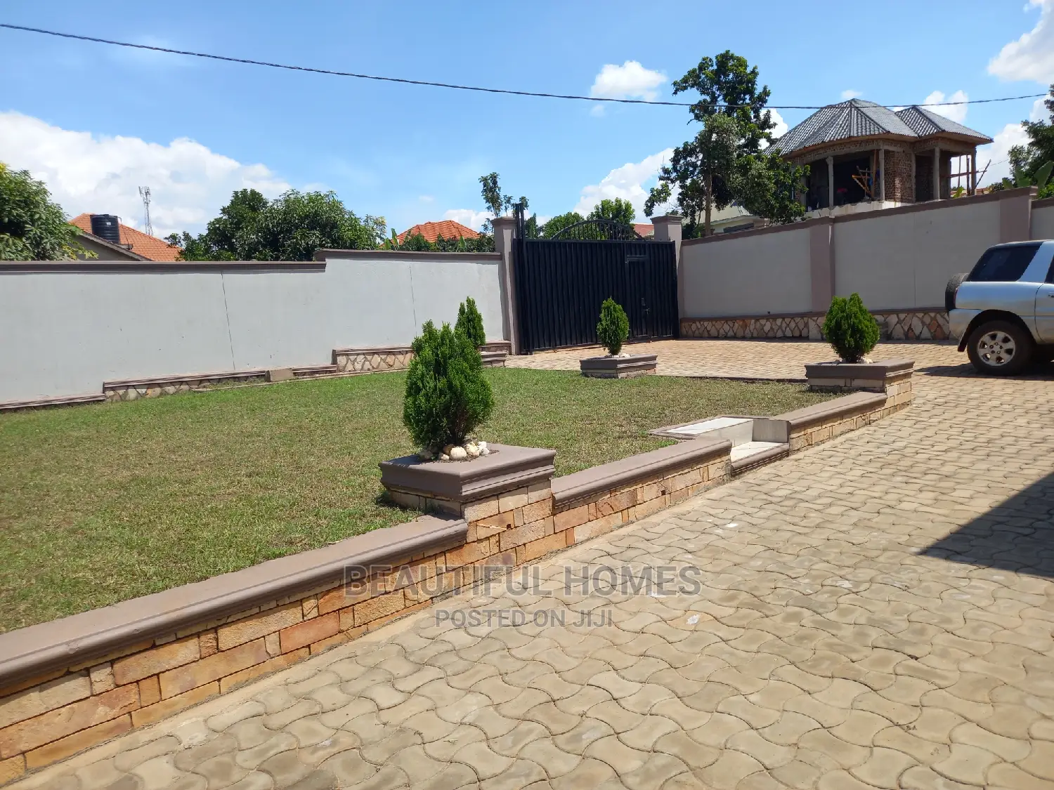 Furnished 4bdrm House in Kira for sale