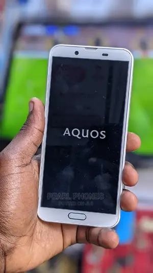 Photo - New Sharp Aquos Sense 2 SHV43 32 GB Silver