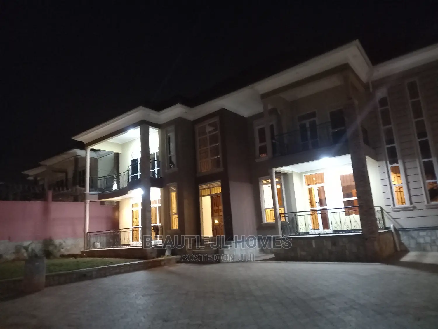 Furnished 7bdrm Duplex in Kira for sale