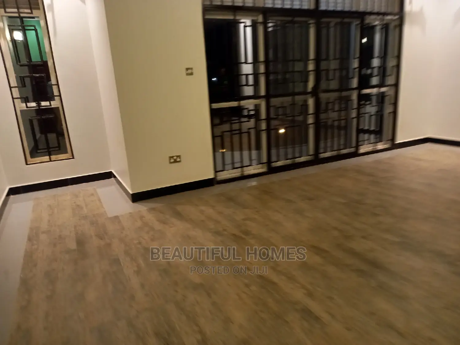 Furnished 7bdrm Duplex in Kira for sale