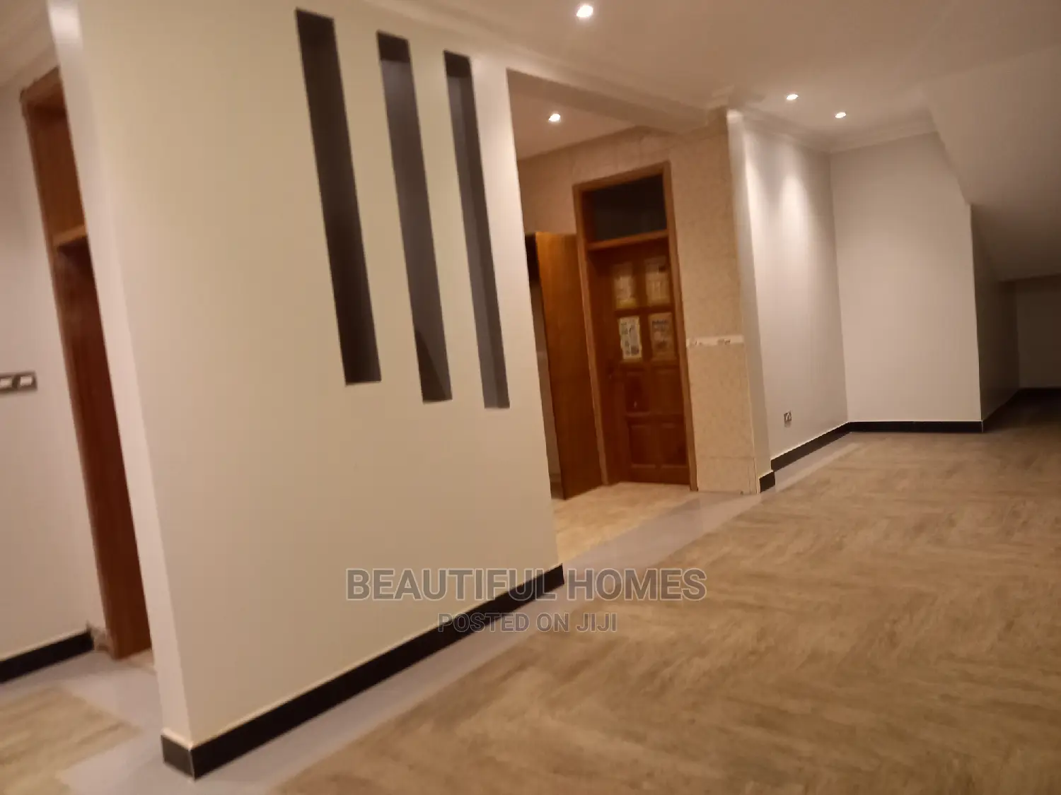 Furnished 7bdrm Duplex in Kira for sale
