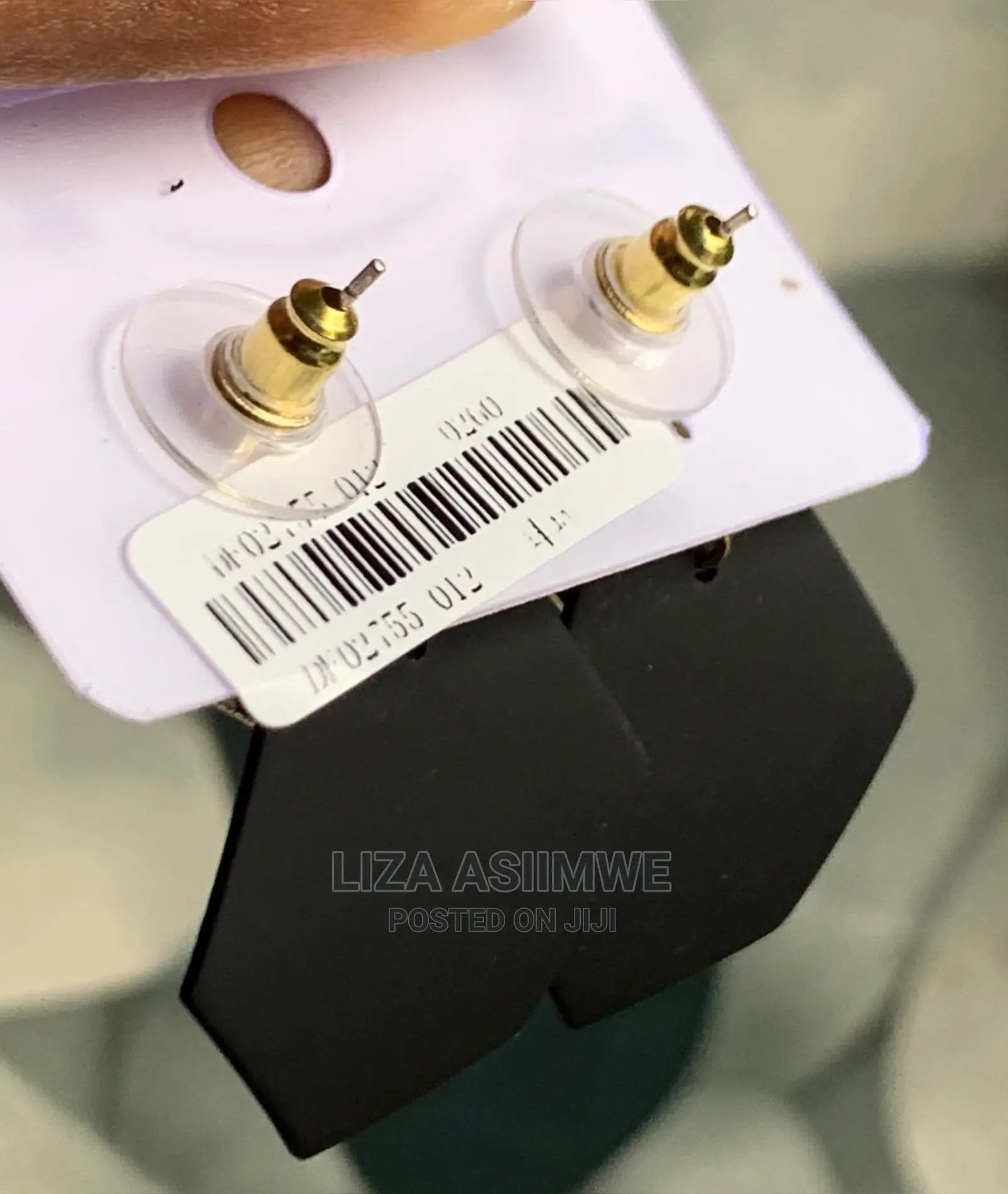 Simple Lady’S Earpins Available
