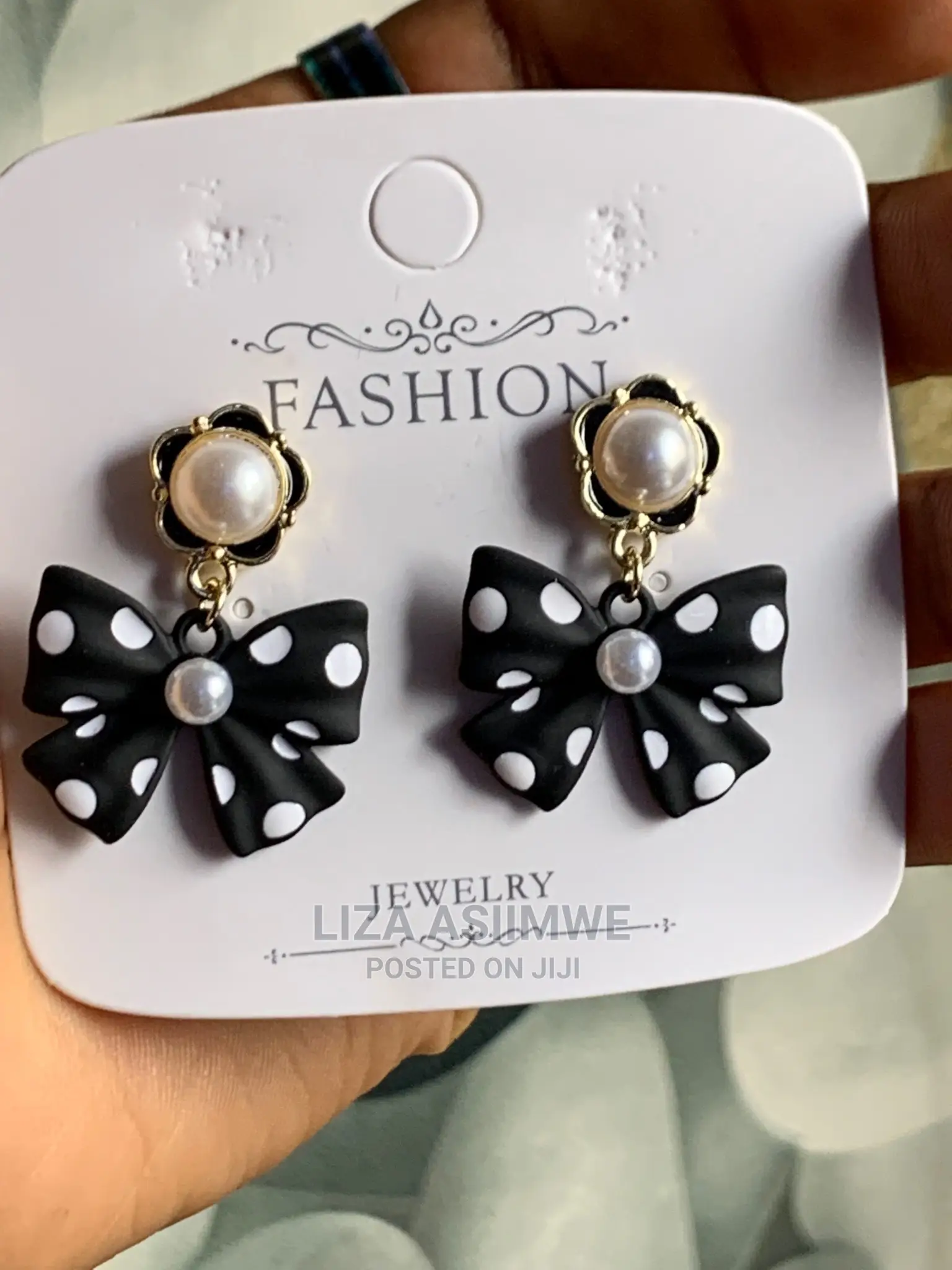 Simple Lady’S Earpins Available