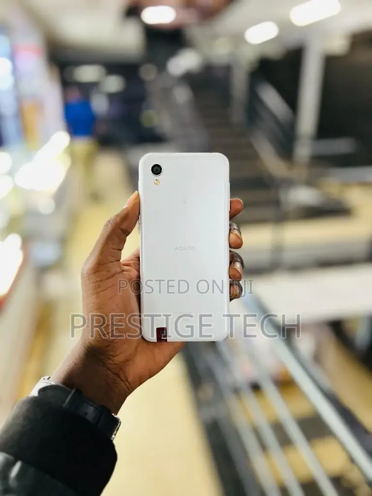 Sharp Aquos Sense 2 SHV43 32 GB White