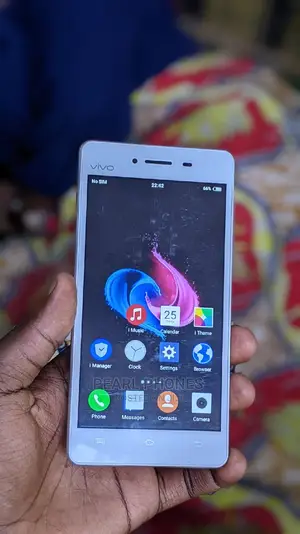 Photo - Vivo Y66i 32 GB White
