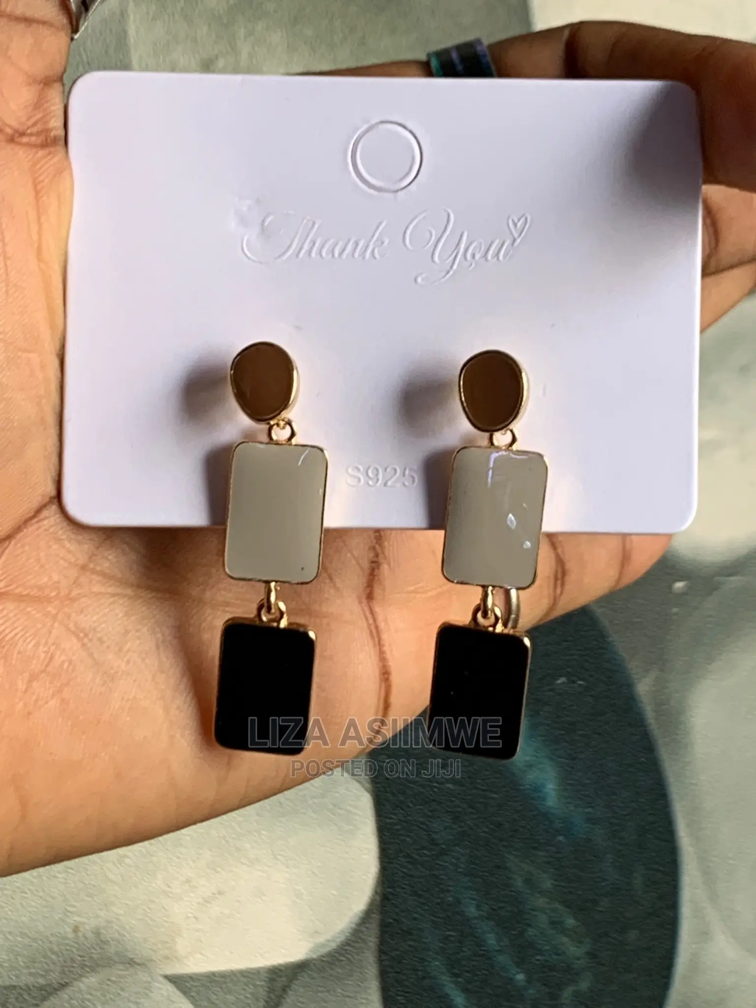 Simple and Elegant Lady’S Earpins Available